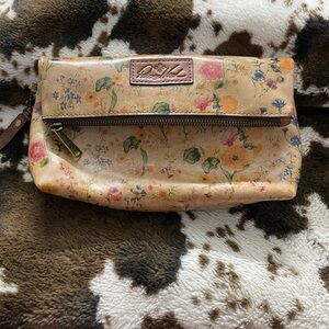 Patricia Nash Valerie Wristlet/Clutch
Prairie Rose Print